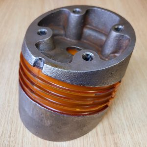 Poliuretanova-podushka-kriplennia-kryla-traktora-John-Deere-8100-8200-8300-8400-8110-8210-8310-8410-RE60938-JD81008400-JD8100-8400-WN-RE60938-WNRE60938