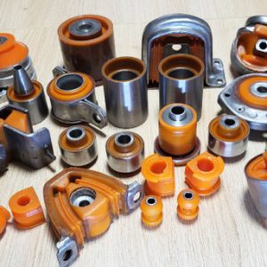 Поліуретанова втулка стійки переднього стабілізатора Hummer H2 Gmc Yukon Savana Chevrolet Suburban Express Blazer Avalanche Cadillac Escalade 25747956 88912161 15659468 15661496 15840266 15579588 15567839 15167767 15268570 3223ESCF 10385580 10385581 12542994 12546193 15033684 15070821 46G20642A MK8848 D8BZ5A486A MK8265