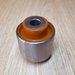 Poliuretanovyi-sailentblok-perednoho-nyzhnoho-vazhelia-CADILLAC-CTS-23462014-23462015