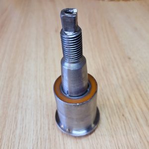 Поліуретановий сайлентблок переднього нижнього важеля під амортизатор CADILLAC CTS CTS-V SRX STS STS-V 25862781 25862782 CDAB-004 CDAB004 20804093 10399362 25764672 25765777 25765776 15270102 15806921 15806922 15921069 15921070 25764671